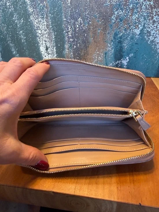 Miu Miu Patent Leather Bow Zip Around Wallet Project Piece - Picture 7 of 16